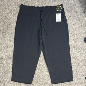 Athletic Works Black Capri Pants